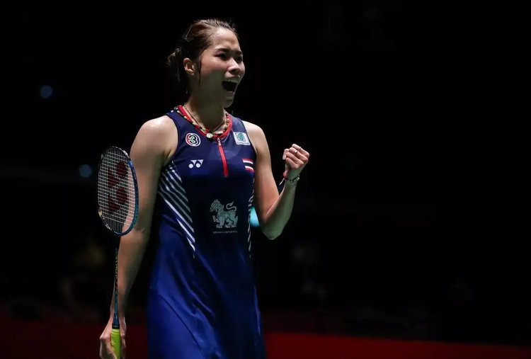 儿对网球的 儿对网球的